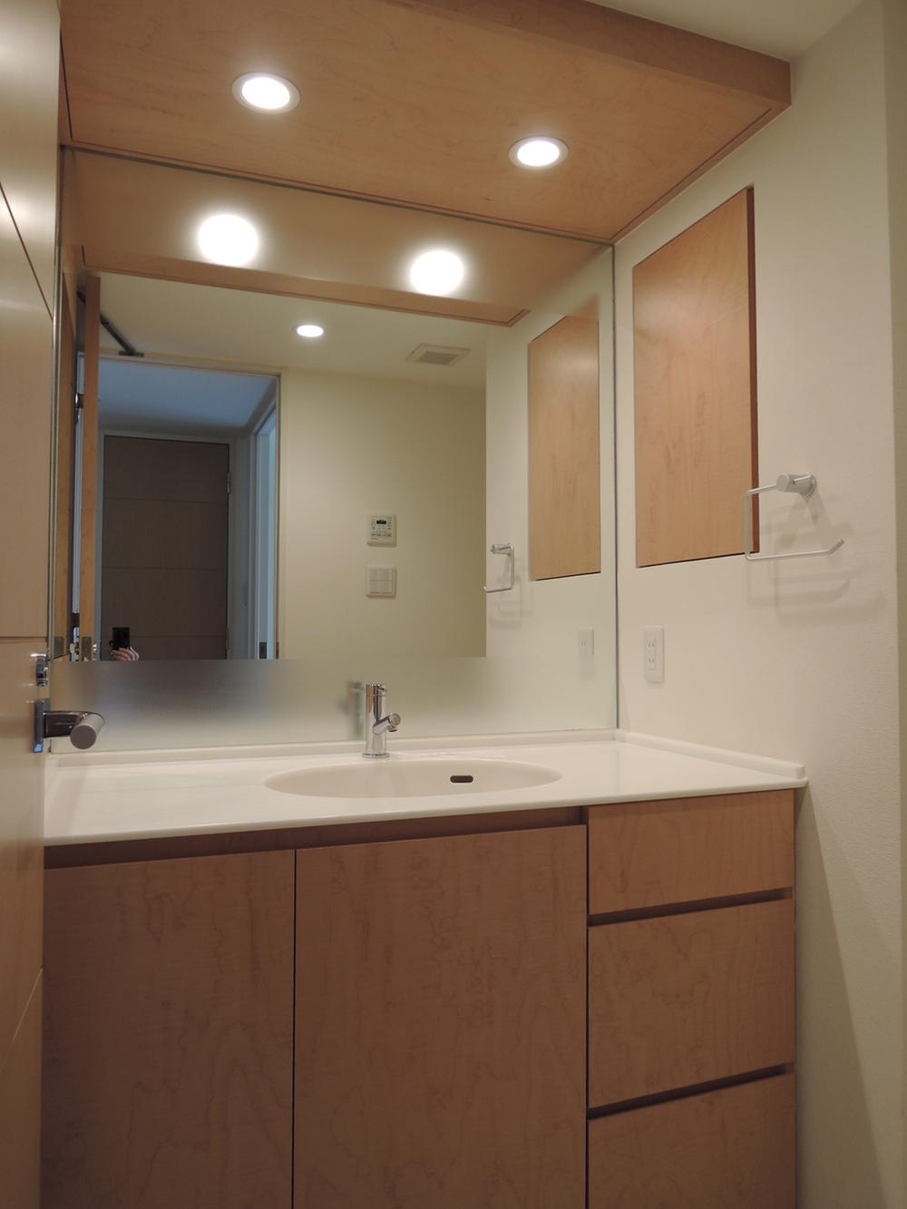 Wash basin, toilet. Indoor (11 May 2013) Shooting