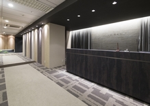 "Park Oxnard Azabu Mansion Gallery" is, Tokyo Metro Hibiya Line Toei Oedo Line "Roppongi" station (Exit 5), You can walk from Tokyo Metro Nanboku Line "Roppongi 1-chome" station (Exit 2). Iikura Katamachi intersection near the "Halifax Building" located on the 6th floor, Car navigation system address is "Roppongi, Minato-ku, Tokyo 3-chome, 16-26". Please use "Halifax Building" across the street from the "Times Roppongi Torii Slope Roppongi Torii hill the second" as a parking lot. Fee will be settled at the time of your visit. It should be noted, Because I can not do it, the settlement also using "OX Roppongi 5-chome parking parking lot", Let's note. Please note.