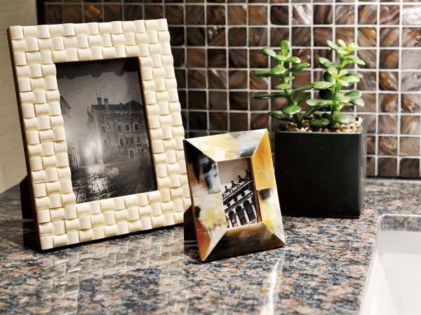 Bathing-wash room.  [Natural stone counter] kitchen, Bathroom vanity, The top plate of the toilet hand washing counter has adopted a beautiful natural stone gloss.
