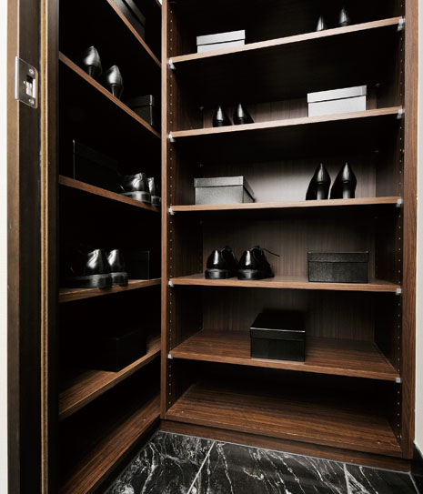 Receipt.  [Shoes closet] Providing a shoe closet that can be used remains of shoes in the entrance, You can be accommodated, such as sports equipment and outdoor goods.