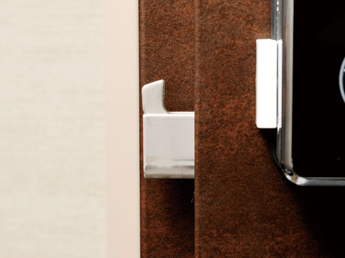 Security.  [Sickle dead lock] The front door of the dwelling unit, It has adopted an effective sickle dead lock to vandalism as security specifications for an incorrect answer tablets. (Same specifications)