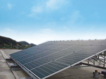 Common utility.  [Solar panels] By changing the energy of the clean sunlight into electricity, Used, for example, lighting of common areas. In addition to saving electricity charges, It also contributes to reducing CO2 emissions. (Common areas / Same specifications)