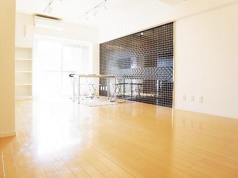 Kitchen. Bright room.