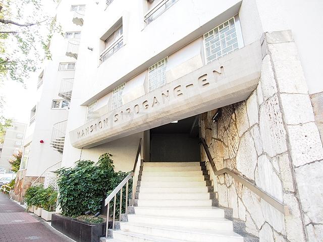 Local appearance photo. Local (12 May 2013) Shooting