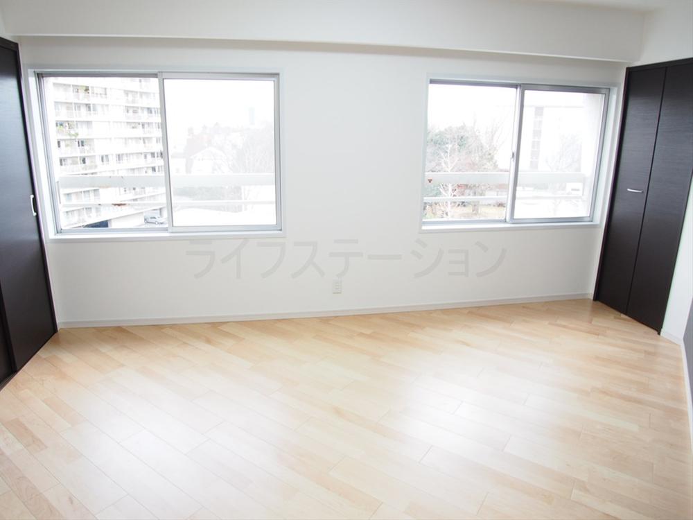 Non-living room. Indoor (12 May 2013) Shooting