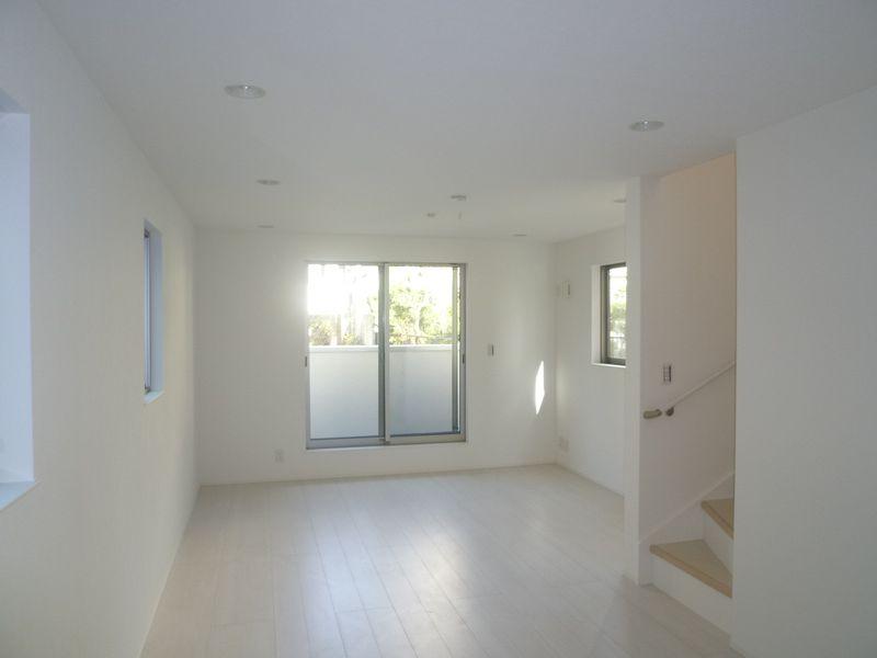 Same specifications photos (living)