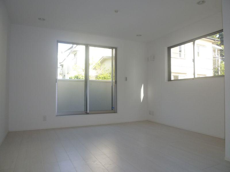 Same specifications photos (Other introspection)