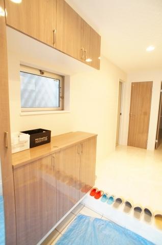 Entrance. Indoor (July 2013) Shooting