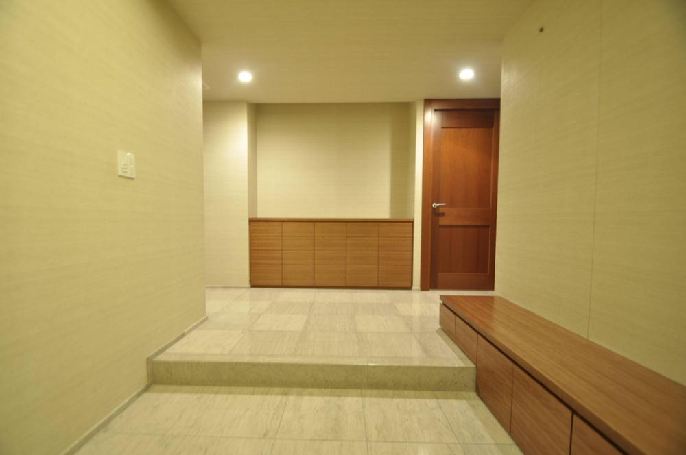 Entrance. Luxury specification entrance to greet the visitor based on white.