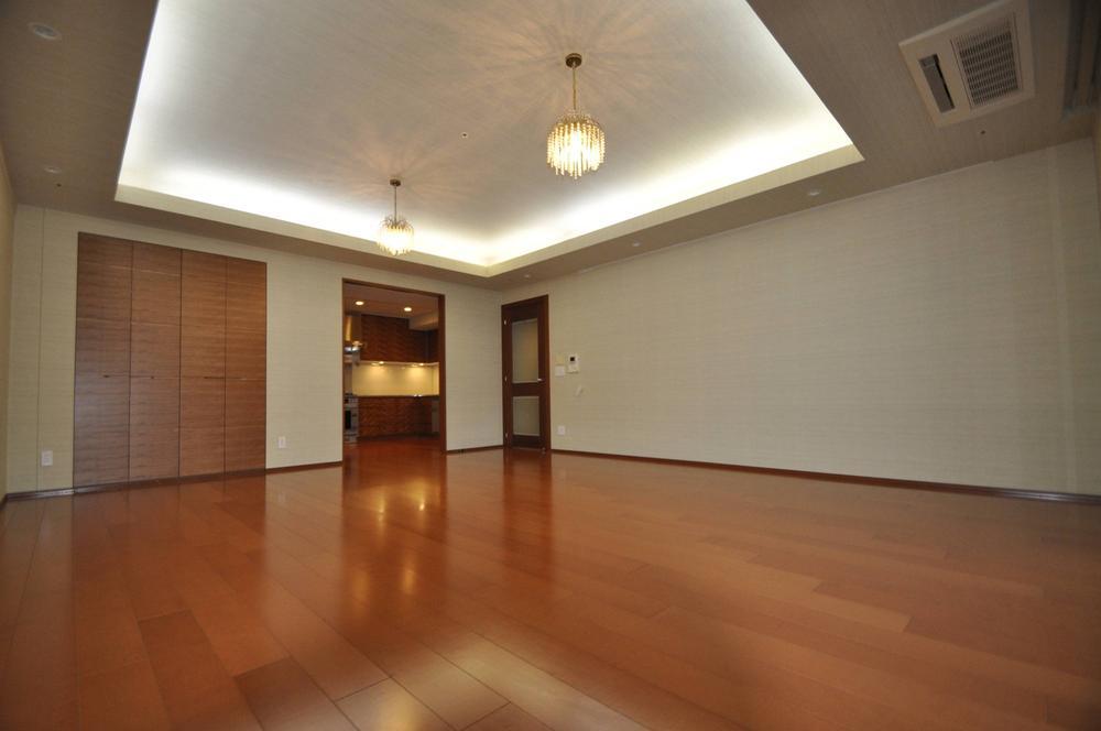 Living. LDK 29.3 Pledge. Per 38 floor, Exposure to the sun ・ Better view.