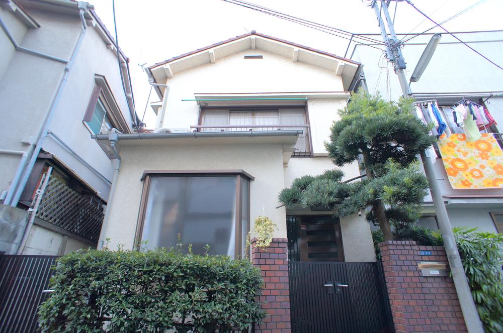 Local land photo. Local (11 May 2013) shooting 3 convenient location of the station, three-wire Available