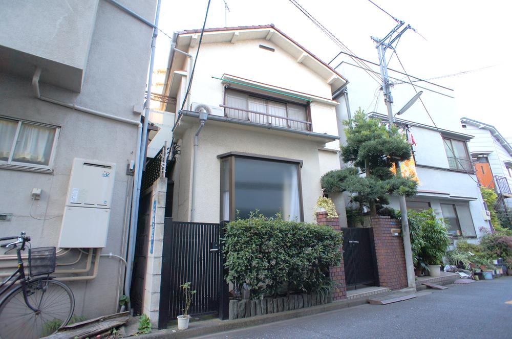Local land photo. Local (11 May 2013) Shooting Facing the south road