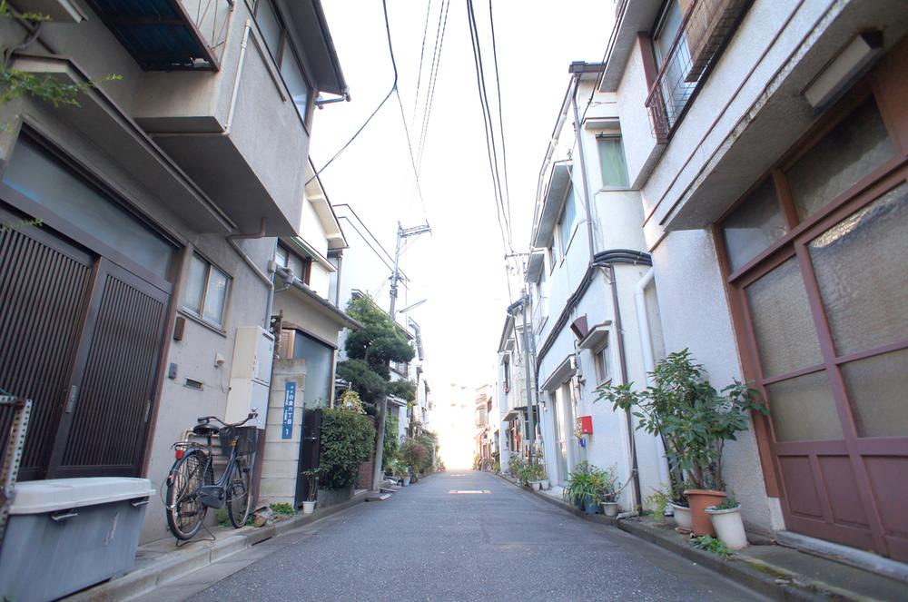 Local photos, including front road. Local (11 May 2013) Shooting