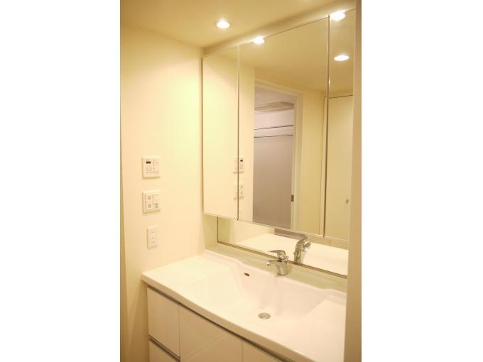 Wash basin, toilet. Clean full of vanity space.