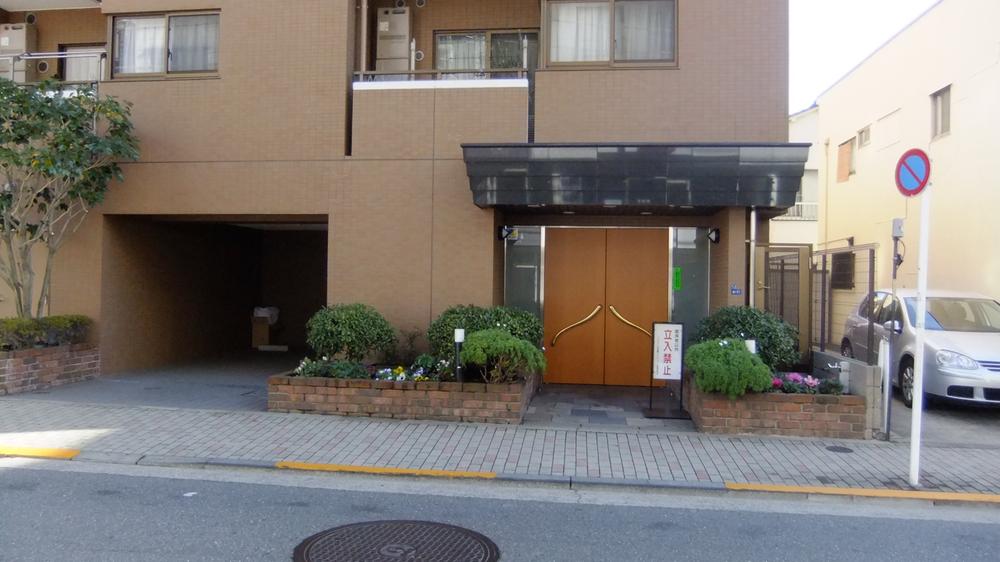 Local appearance photo. Local (12 May 2013) Shooting