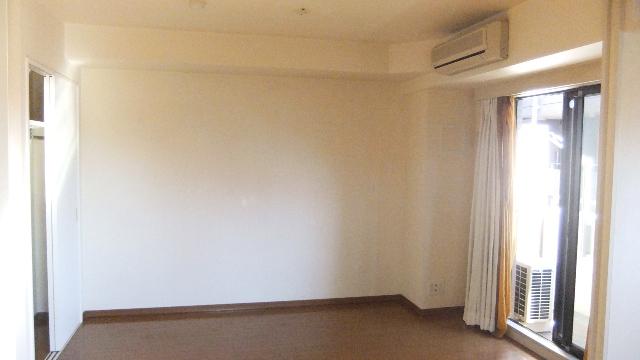 Living. (December 2013) Shooting