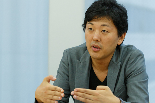 "So that this apartment is in existence, such as the oasis of the city, Water and always has a design aware of the theme of green "and Mitsui Fudosan Residential ・ Mr. Takuya Mikami