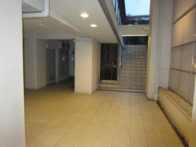 Entrance. Common areas