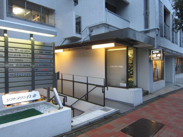 Entrance. Common areas