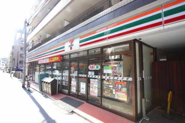 Convenience store. 10m to Seven-Eleven