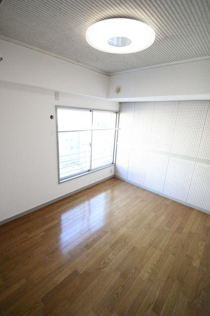 Non-living room. Western-style 6 Pledge soundproof room