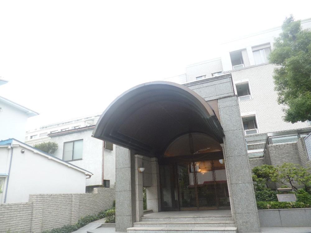 Entrance. Common areas