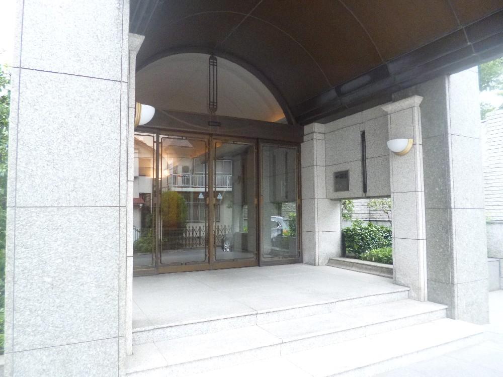 Entrance. Common areas