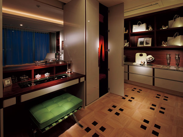 Receipt. WALK THROUGH CLOSET