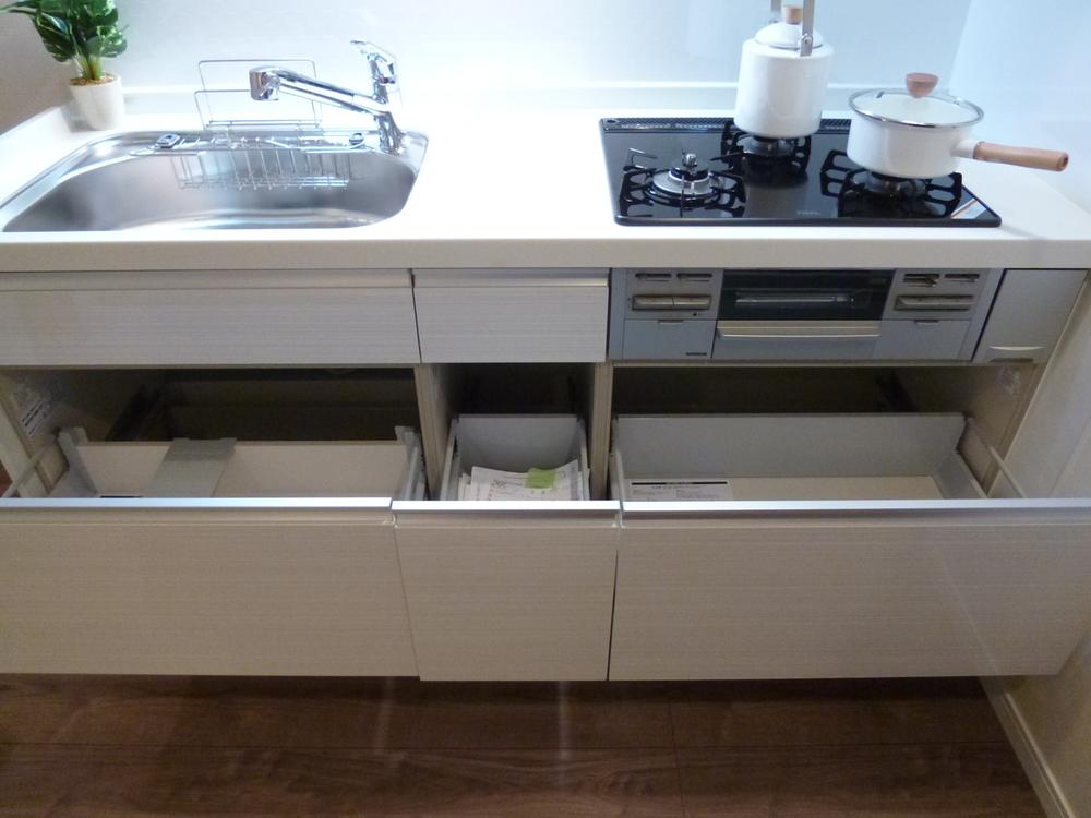 Kitchen. Indoor (12 May 2013) Shooting