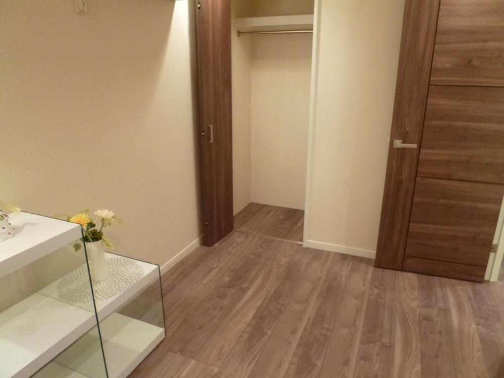 Non-living room. Indoor (12 May 2013) Shooting