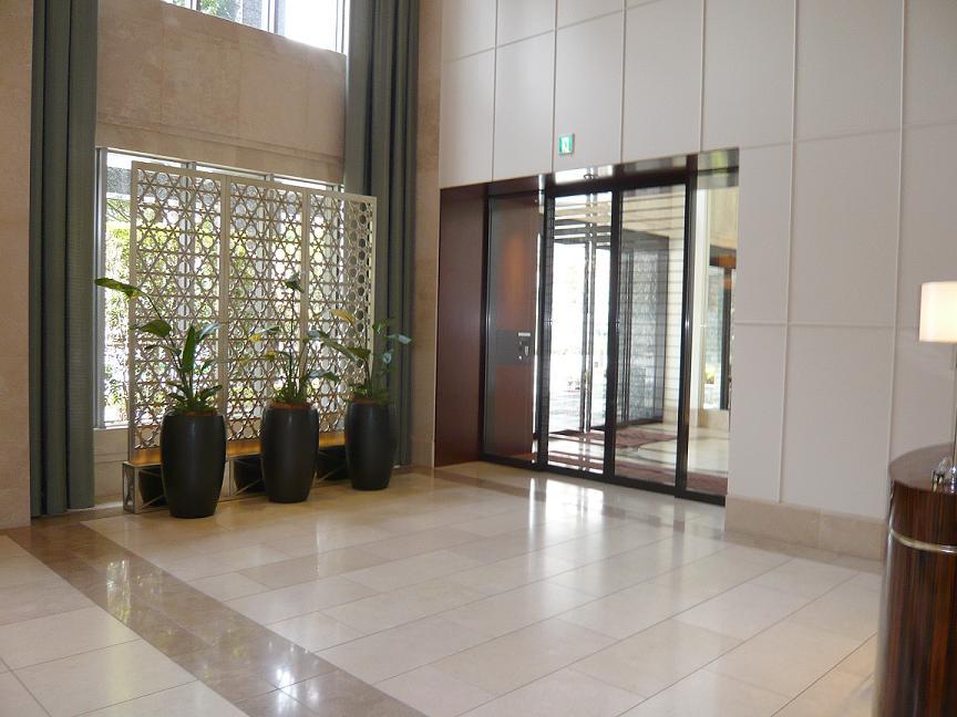 Entrance. Common areas