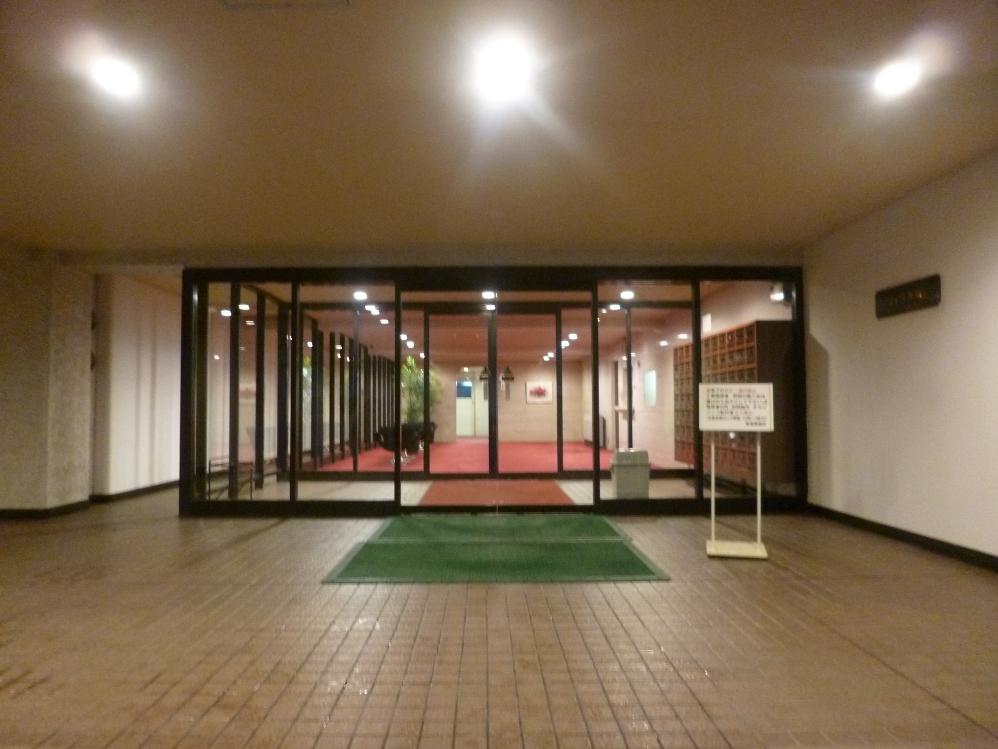 Entrance. Common areas