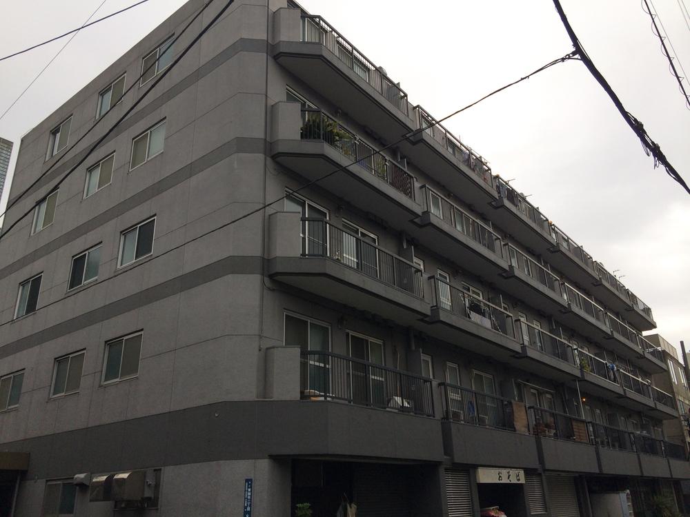 Local appearance photo