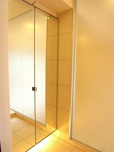 Other introspection. There is a large full-length mirror on the door next to, There is a shoe cloak in this.