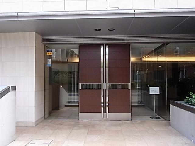 Entrance. Common areas