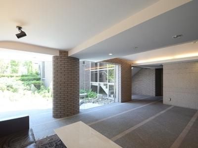 Entrance. Common areas