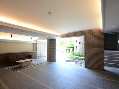 Entrance. Common areas