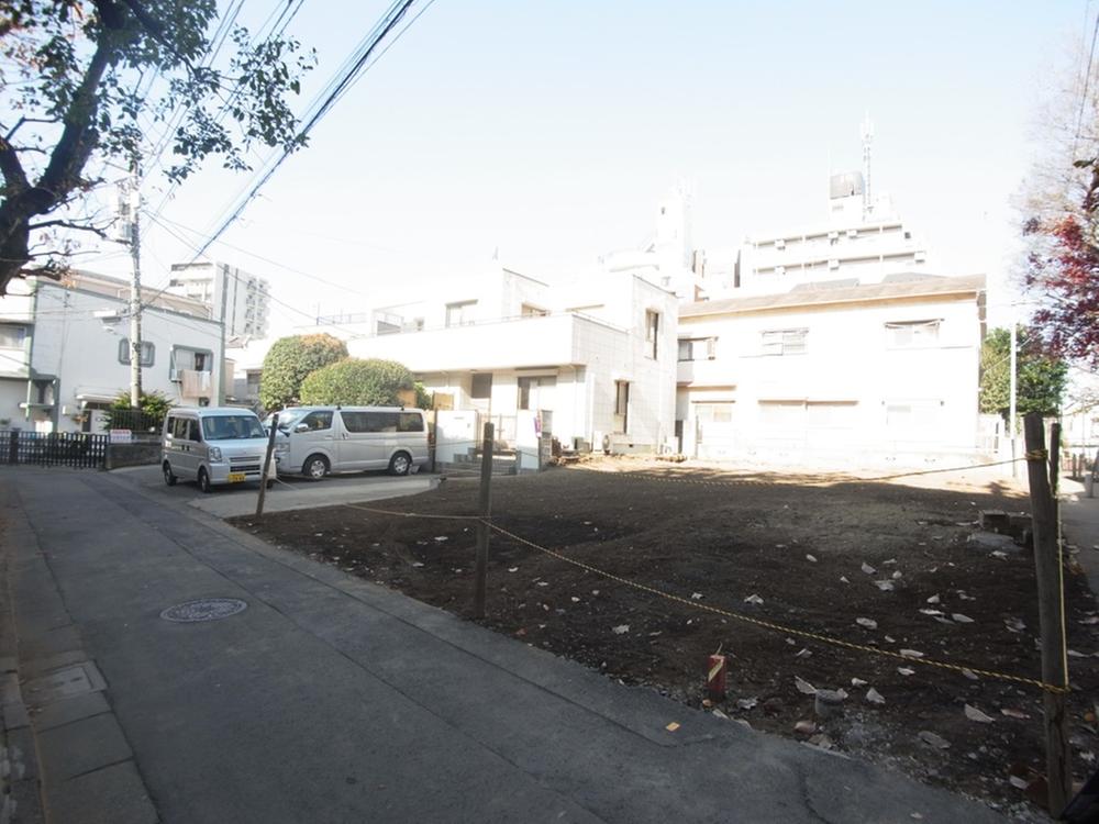 Local photos, including front road. Local (12 May 2013) Shooting