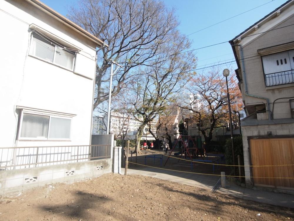 View photos from the local. Local (12 May 2013) Shooting