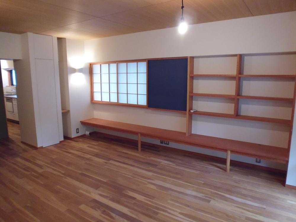 Living. Living storage