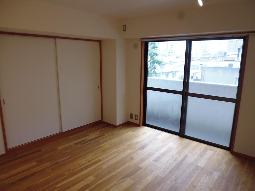 Non-living room. Western-style 5.7 Pledge