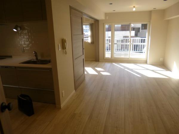 Living. About 71 square meters, 3LDK also make wide.