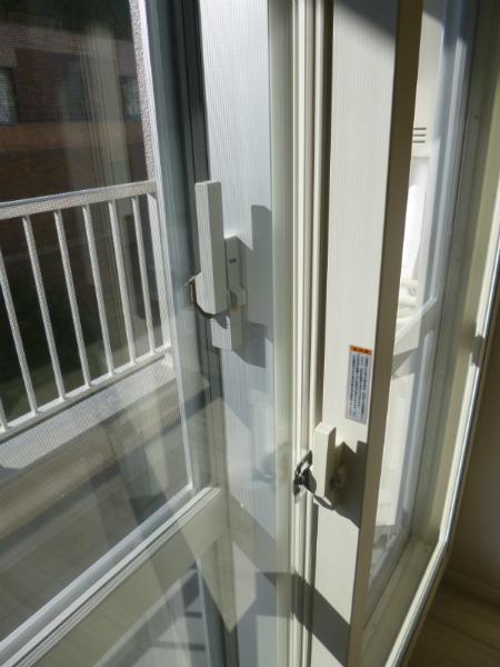 Other introspection. But it is close to main street, Double sash, It is already noise countermeasure in a pair of glass or the like.