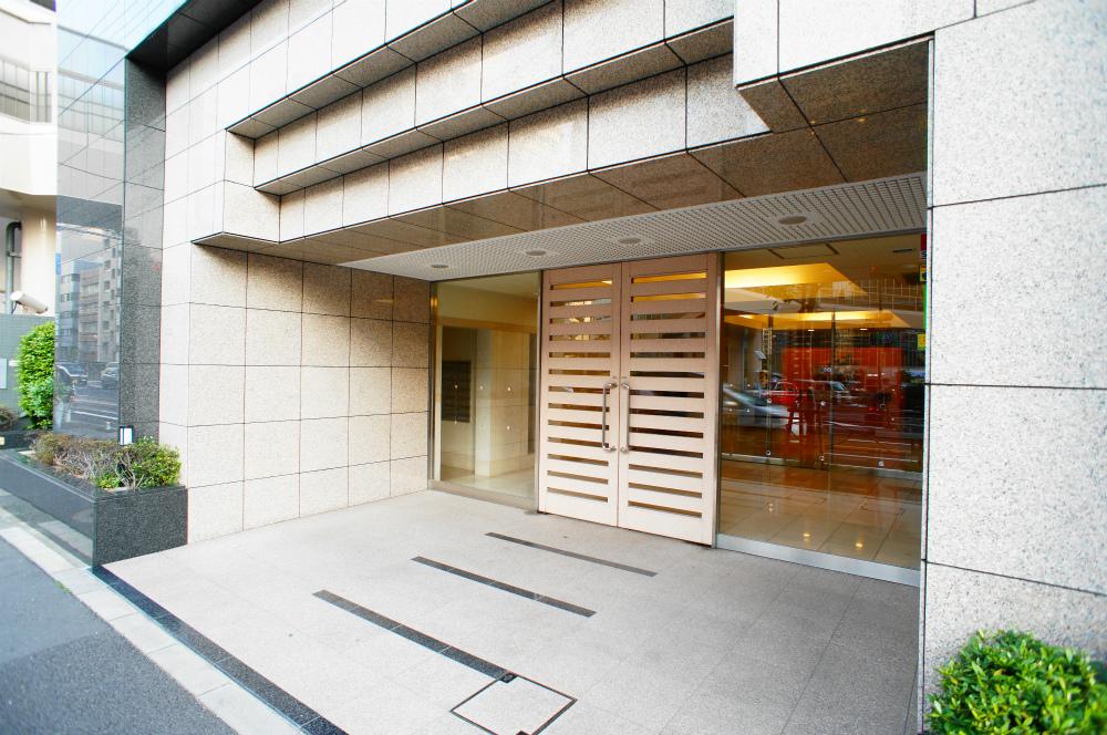 Entrance. Common areas