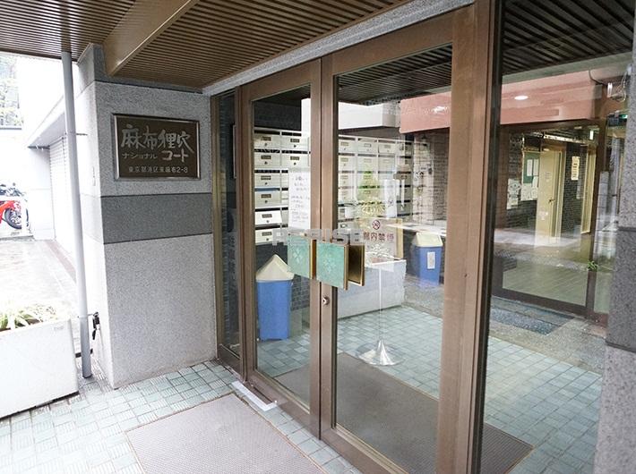 Entrance. Common areas