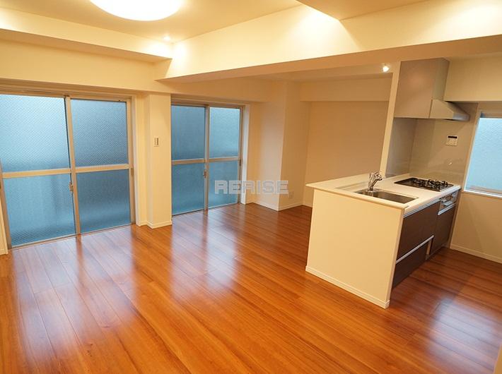 Living. Administrative expenses: 16000 yen / Month repair reserve: 9600 yen / Month