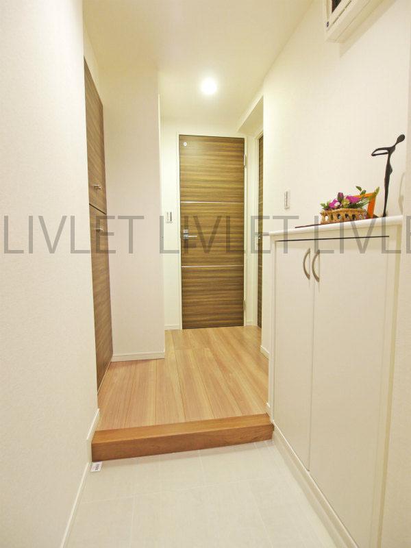 Entrance. Indoor (12 May 2013) Shooting