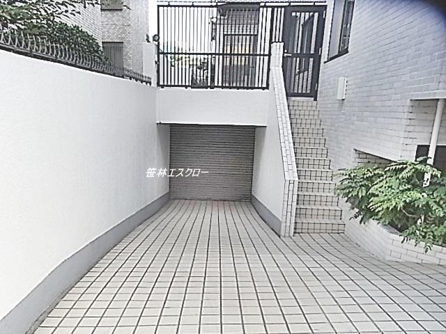 Entrance. Common areas