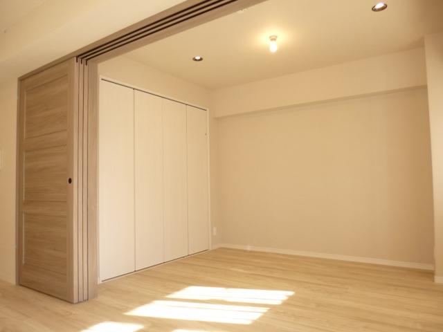 Non-living room. South 5.4 Pledge