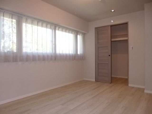 Non-living room. North 8.3 Pledge